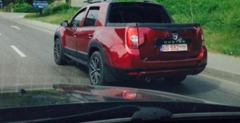 Dacia Duster Double Cab Pickup sfotografowana podczas testów w...