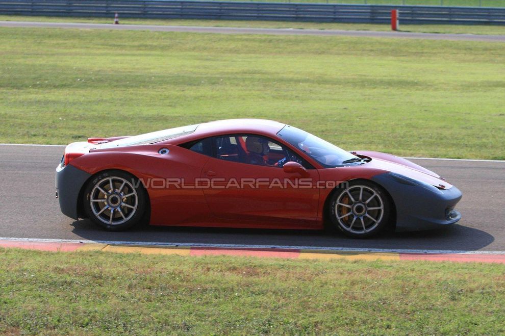 Nowe Ferrari 458 Challenge - zdjcie szpiegowskie