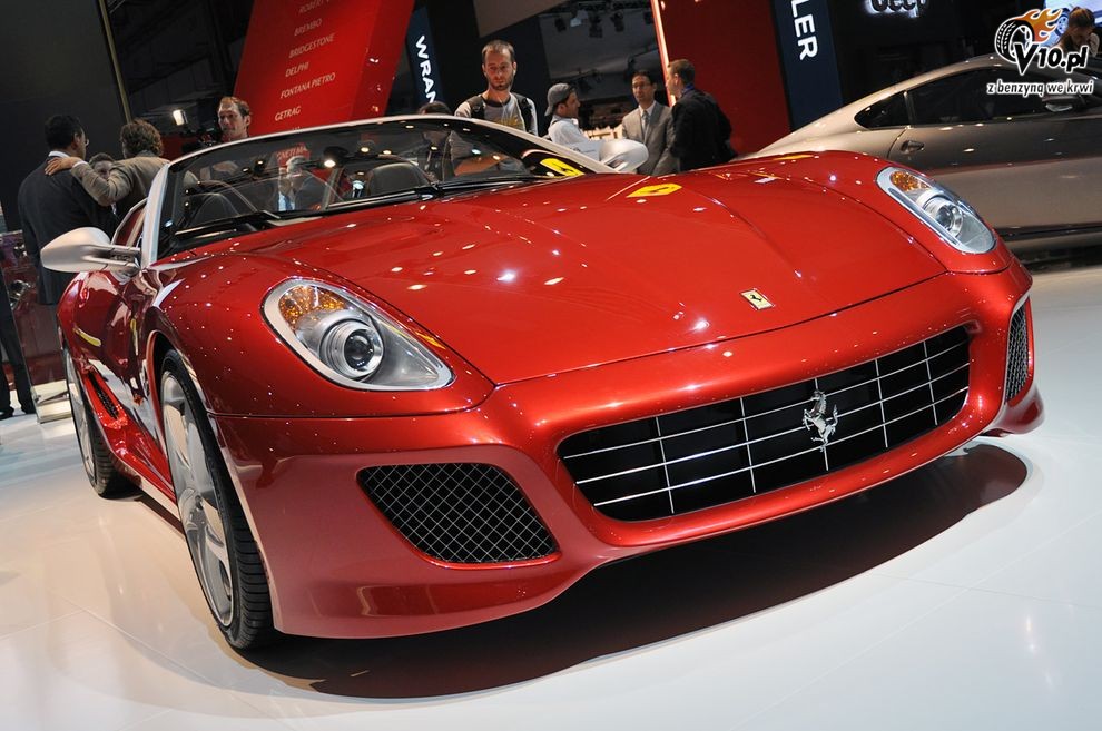 Nowe Ferrari SA APERTA - Paris Motor Show 2010