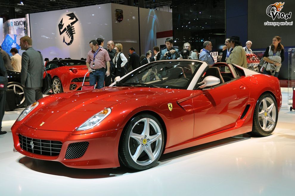 Nowe Ferrari SA APERTA - Paris Motor Show 2010