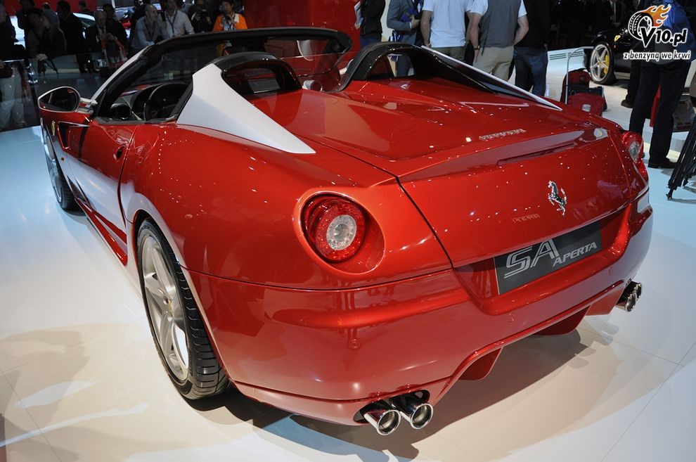 Nowe Ferrari SA APERTA - Paris Motor Show 2010