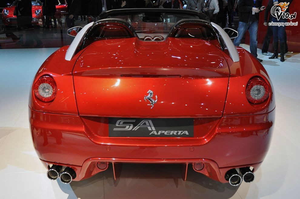 Nowe Ferrari SA APERTA - Paris Motor Show 2010