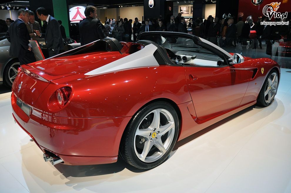 Ferrari 599 SA Aperta na targach w Paryu 2010