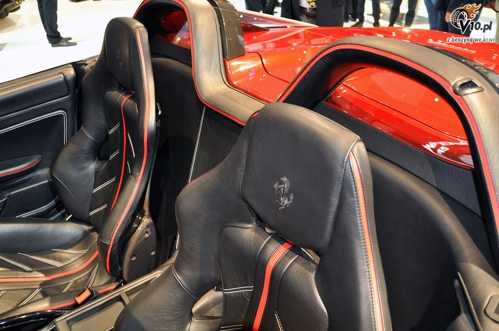 Nowe Ferrari SA APERTA - Paris Motor Show 2010
