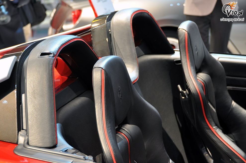 Nowe Ferrari SA APERTA - Paris Motor Show 2010