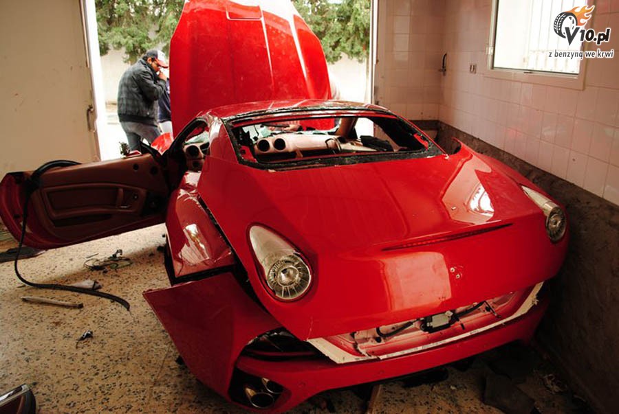 Zbiegy prezydent Tunezji straci kolejne Ferrari