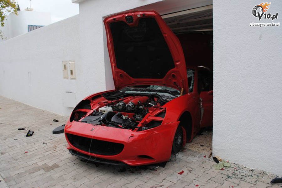 Zbiegy prezydent Tunezji straci kolejne Ferrari
