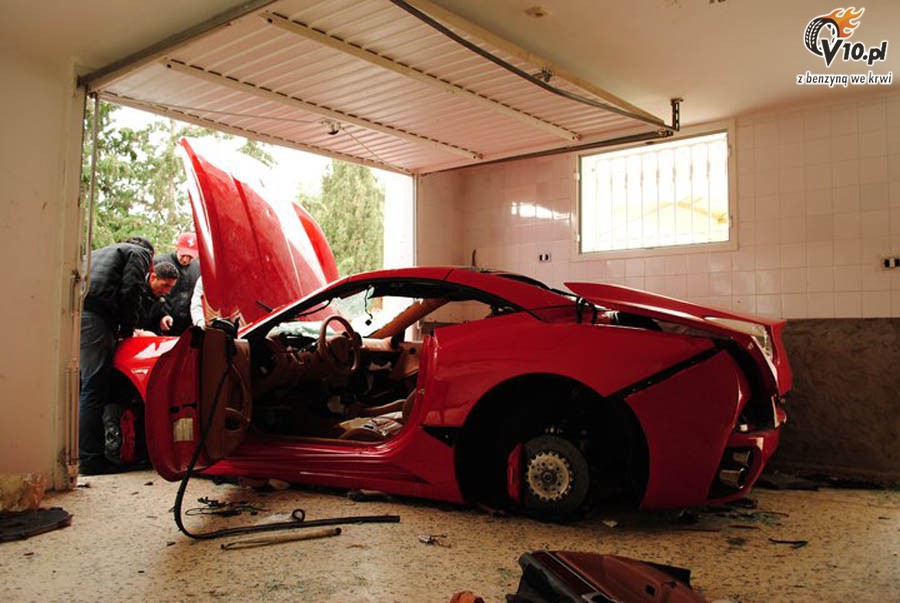 Zbiegy prezydent Tunezji straci kolejne Ferrari