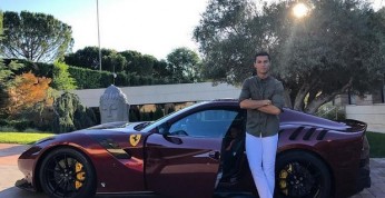 Cristiano Ronaldo chwali się nowym Ferrari!