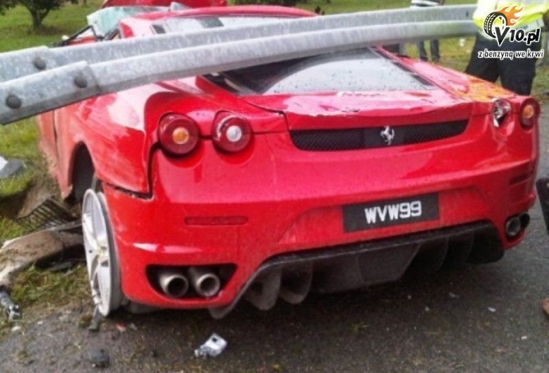Ferrari F430 - wypadek w Malezji