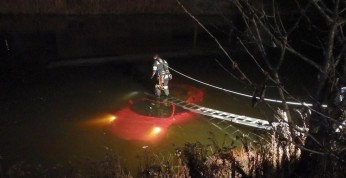 Ferrari F430 Spider zakończyło podróż w... jeziorze