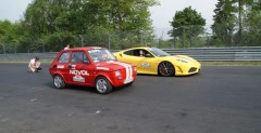 Fiat 126p Autim vs Ferrari F430 Scuderia - start