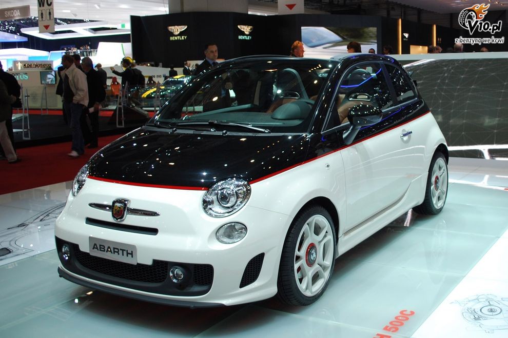 Nowy Fiat Abarth 500C - Geneva Motor Show 2010