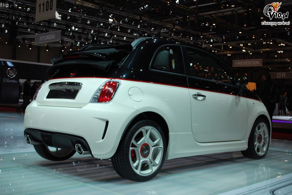 Nowy Fiat Abarth 500C - Geneva Motor Show 2010