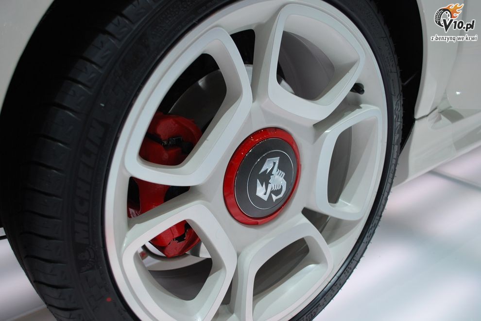 Nowy Fiat Abarth 500C - Geneva Motor Show 2010