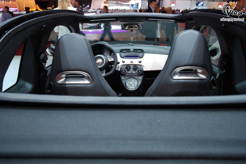Nowy Fiat Abarth 500C - Geneva Motor Show 2010