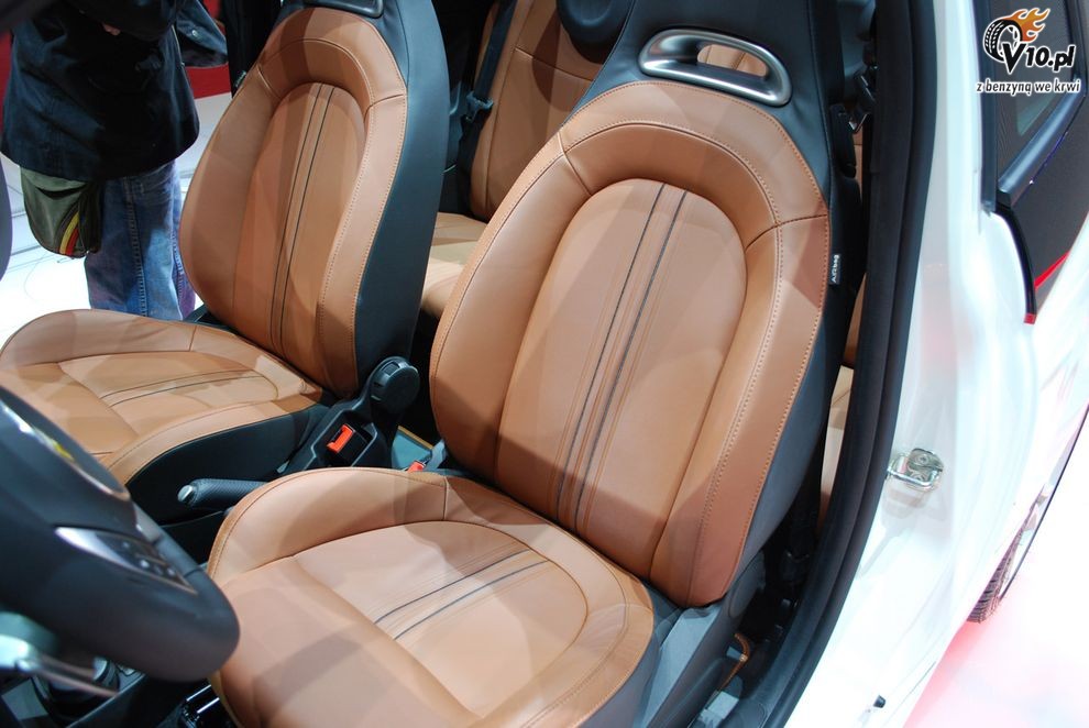 Nowy Fiat Abarth 500C - Geneva Motor Show 2010