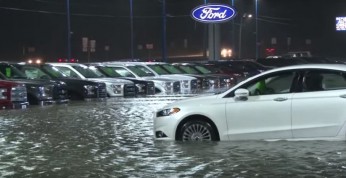 Ponad 100 nowych Fordów zostało zalanych przez powódź w Missouri