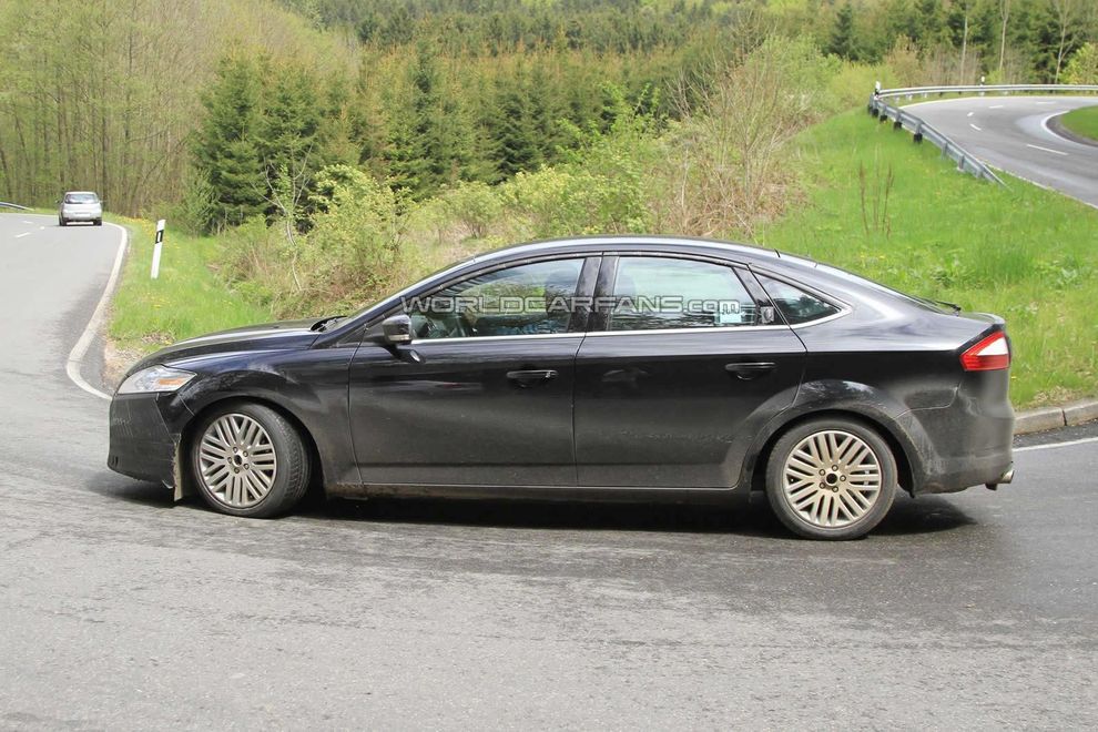 Nowy Ford Mondeo 2010 po face liftingu - zdjcie szpiegowskie