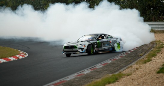 Vaughn Gittin Jr i Ford Mustang RTR