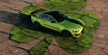 Zielony Ford Mustang z okazji Dnia Świętego Patryka