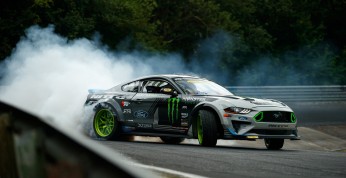 Vaughn Gittin Jr i Ford Mustang RTR pokonali Nurburgring driftem