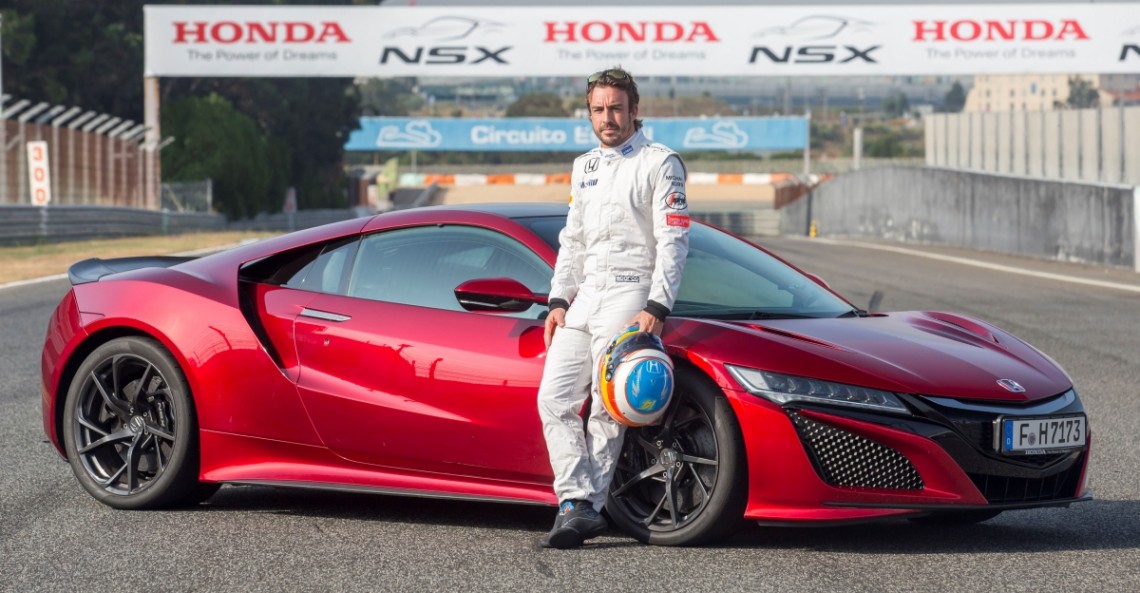 Fernando Alonso za kierownicą Hondy NSX