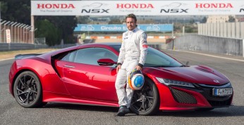 Fernando Alonso za kierownicą Hondy NSX