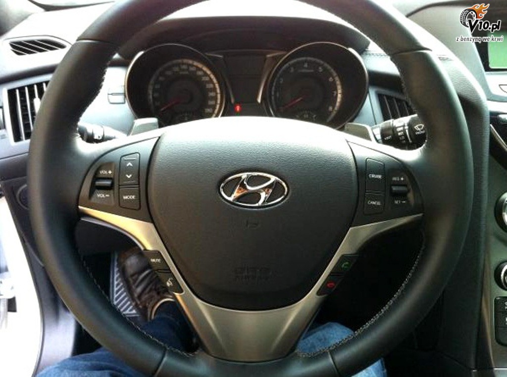 Hyundai Genesis Coupe 2012