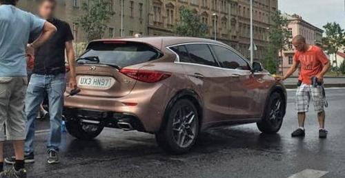 Infiniti Q30