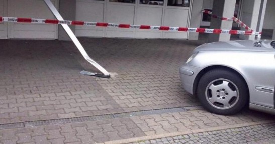 2-latek rozbił Mercedesa