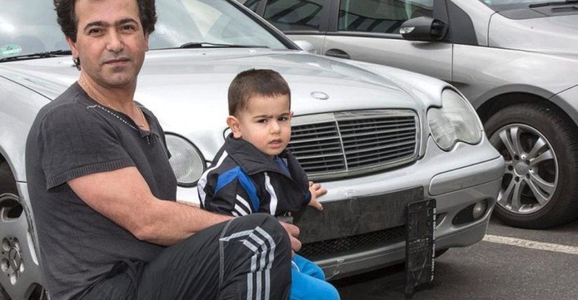 2-latek rozbił Mercedesa