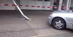 2-latek rozbi Mercedesa
