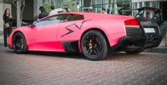 Lamborghini Murcielago LP 670-4 SV z rowym lakierem