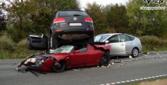 Tesla Roadster Toyota Prius VW Touareg - wypadek