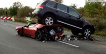Tesla Roadster Toyota Prius VW Touareg - wypadek