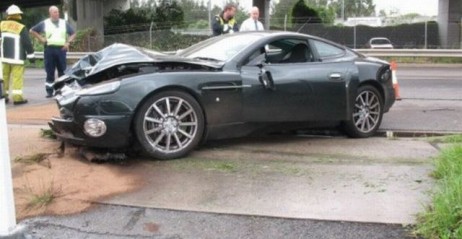 Aston Martin Vanquish rozbity przez mechanika