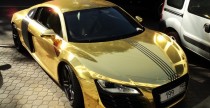 Audi R8 ze zotym lakierem