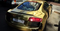 Audi R8 ze zotym lakierem