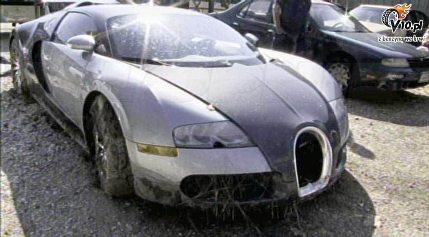 Bugatti Veyron po kpieli w jeziorze