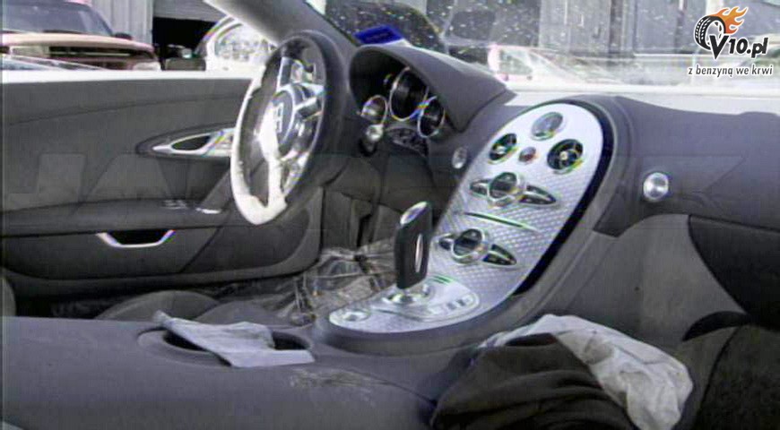 Bugatti Veyron po kpieli w jeziorze