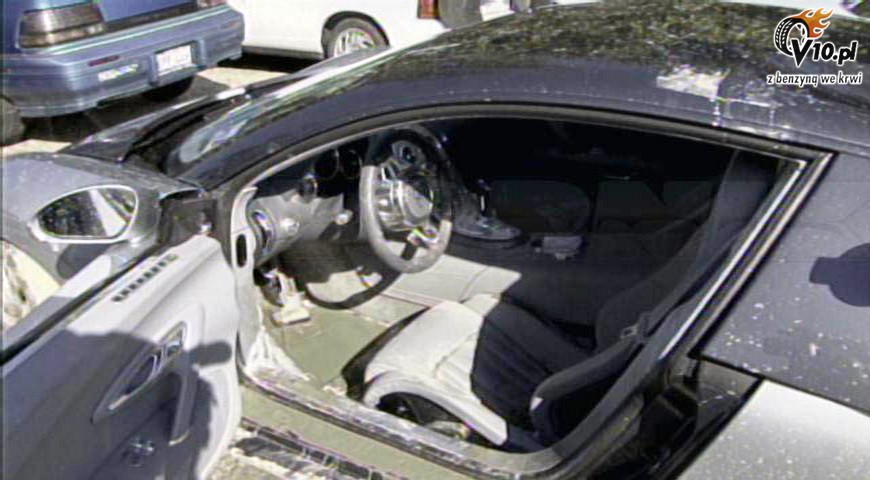 Bugatti Veyron po kpieli w jeziorze