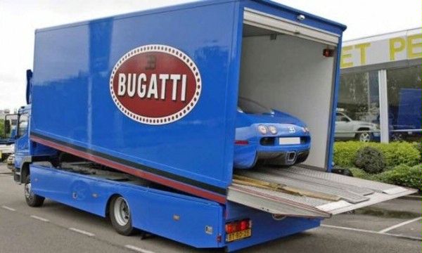 Bugatti Veyron z ciarwk w zestawie
