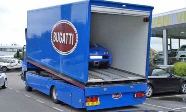 Bugatti Veyron z ciarwk w zestawie