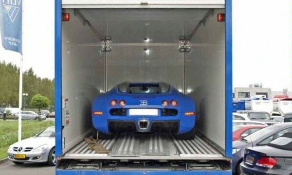 Bugatti Veyron z ciarwk w zestawie