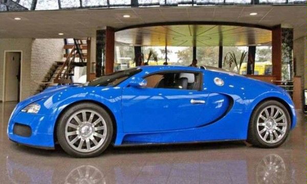 Bugatti Veyron z ciarwk w zestawie