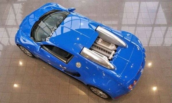 Bugatti Veyron z ciarwk w zestawie