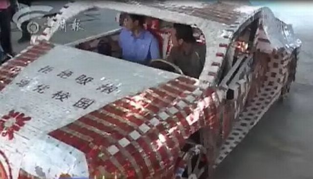 Bugatti Veyron z opakowa po papierosach