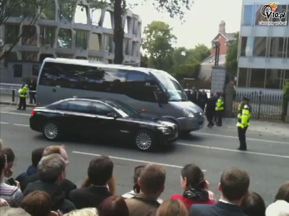 Cadillac Baracka Obamy uwiziony na rampie
