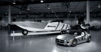 Cigarette Racing Boat - Mercedes SLS AMG Gullwing